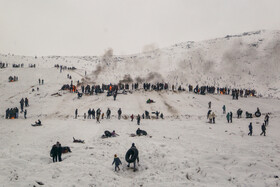 تفریح مردم در ارتفاعات برفی مشهد