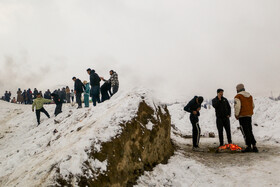 تفریح مردم در ارتفاعات برفی مشهد