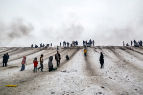 تفریح مردم در ارتفاعات برفی مشهد