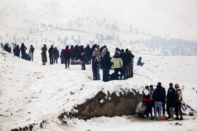 تفریح مردم در ارتفاعات برفی مشهد