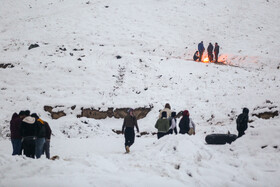 تفریح مردم در ارتفاعات برفی مشهد