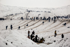 تفریح مردم در ارتفاعات برفی مشهد
