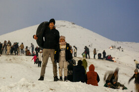 تفریح مردم در ارتفاعات برفی مشهد