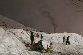 تفریح مردم در ارتفاعات برفی مشهد