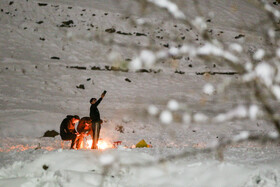 تفریح مردم در ارتفاعات برفی مشهد