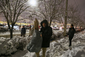 تفریح مردم در ارتفاعات برفی مشهد