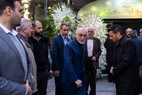 علی‌اکبر صالحی در مراسم ختم سید محمود فیض اردکانی