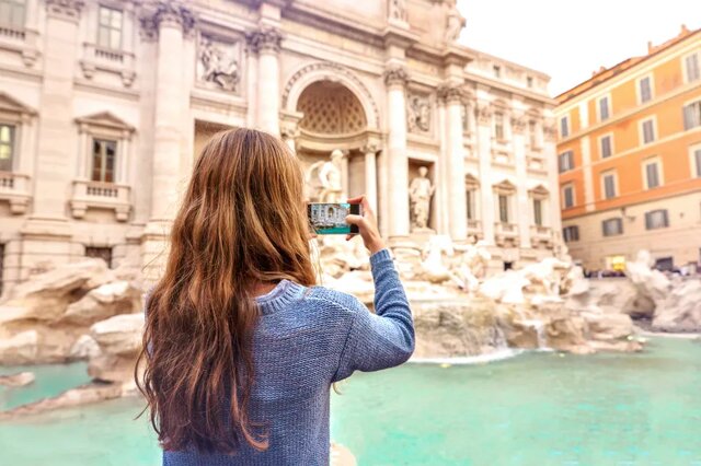 تماشای فواره معروف رُم پولی شد