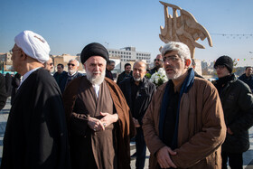 بشیر  معتمدی، فرزند اشرف بروجردی در مراسم تشییع مادرش