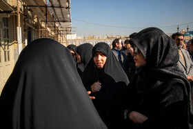 زهرا بهروزآذر و نادره رضایی در مراسم تشییع و تدفین اشرف بروجردی