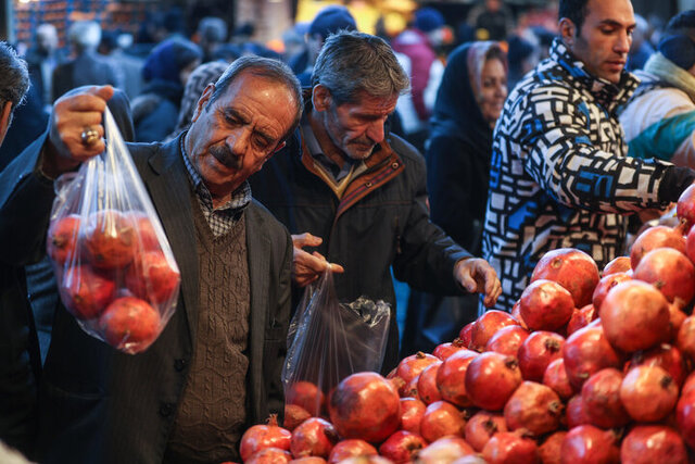 نظارت مستمر بر بازار ملایر در آستانه شب یلدا/کمبودی در تأمین کالاهای اساسی وجود ندارد