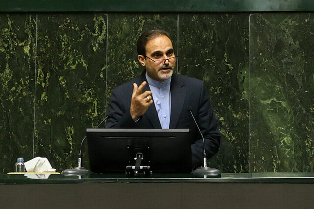نماینده شهرضا: شفافیت در برخورد با مفسدان مانع گسترش فساد می‌شود