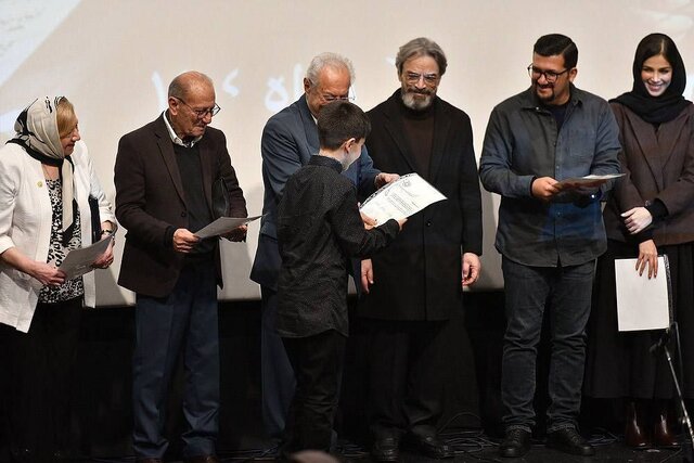 حسین علیزاده: مشکل، موسیقی‌ بازاری و پول‌ کثیف پشت آن است