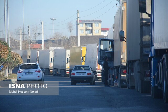 پیگیریهای مقامات گیلانی نتیجه داد/ ترافیک کامیونها در مرز آستارا روان شد