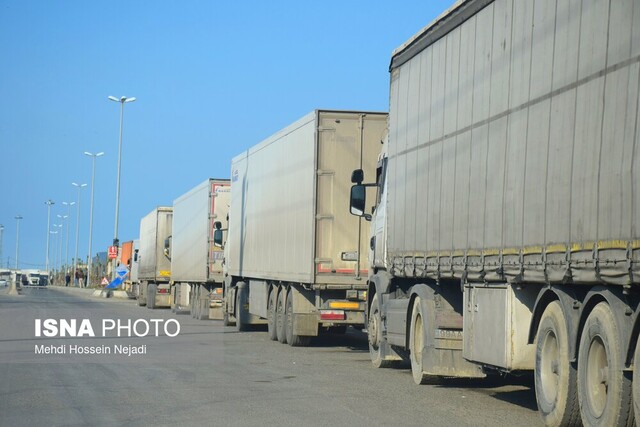 پیگیری‌های مقامات گیلانی نتیجه داد/ ترافیک کامیون‌ها در مرز آستارا روان شد
