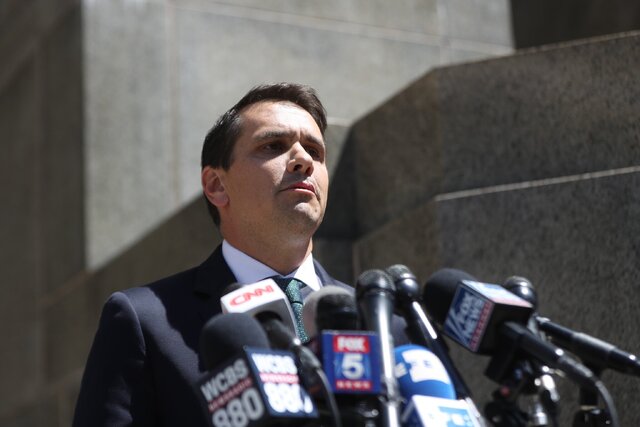 وزارت دادگستری آمریکا چه چیزی را درباره ترامپ در پرونده اپستین پنهان می‌کند؟