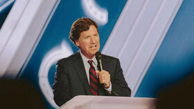 انتقاد تند کارلسون و بنن از شعار «اول اسرائیل»