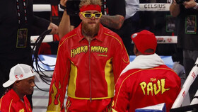 کتک‌خوری که در پول غلت می‌زند!