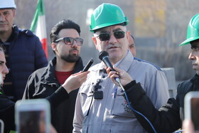 اصغر باقری فر، مدیرعامل سازمان حمل و نقل ریلی شهرداری تبریز در بازدید اصحاب رسانه از خط دو و سه قطار شهری تبریز