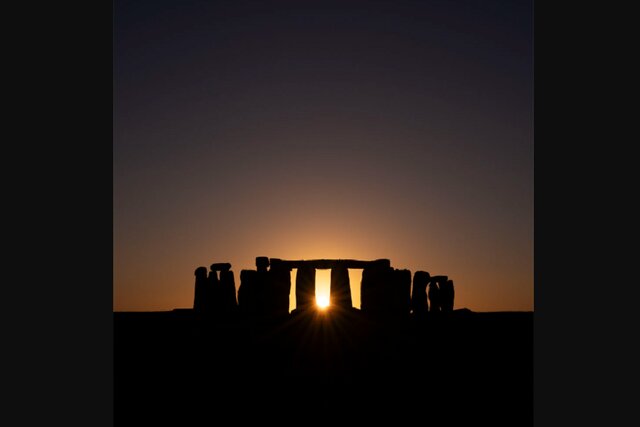 عکس روز ناسا از غروب خورشید بر فراز سازه‌های پیشاتاریخی