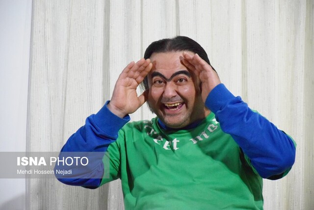 نمایش کمدی «سمیه با من است» در آستارا به روی صحنه رفت