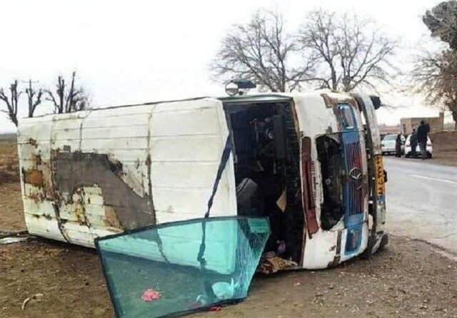 اعلام علت واژگونی مینی‌بوس دانش‌آموزان در ایوانکی