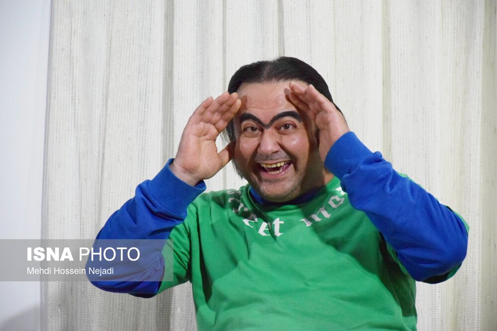 نمایش کمدی «سمیه با من است» در آستارا به روی صحنه رفت