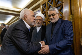 علاءالدین بروجردی و محمد جواد ظریف در مراسم ترحیم اشرف بروجردی