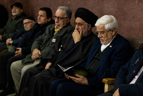 محمدرضا عارف، معاون اول رئیس‌جمهور و سید مصطفی محقق داماد در مراسم یادبود اشرف بروجردی