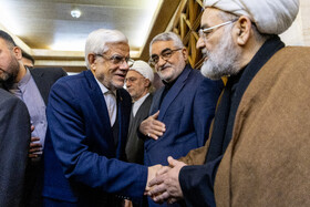 محمدرضا عارف، معاون اول رئیس‌جمهور و علاءالدین بروجردی در مراسم یادبود اشرف بروجردی