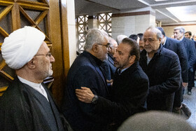 محمود واعظی در مراسم ترحیم اشرف بروجردی