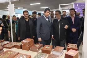 استاندار کرمان از نمایشگاه کتاب بازدید کرد/ تمدید ساعت کار نمایشگاه