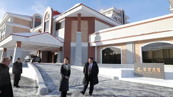 حضور کیم جونگ اون در افتتاح یک تفریحگاه لوکس کوهستانی