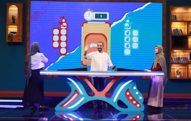 نشست «دو نقطه» با رئیس فرهنگستان زبان و ادب فارسی