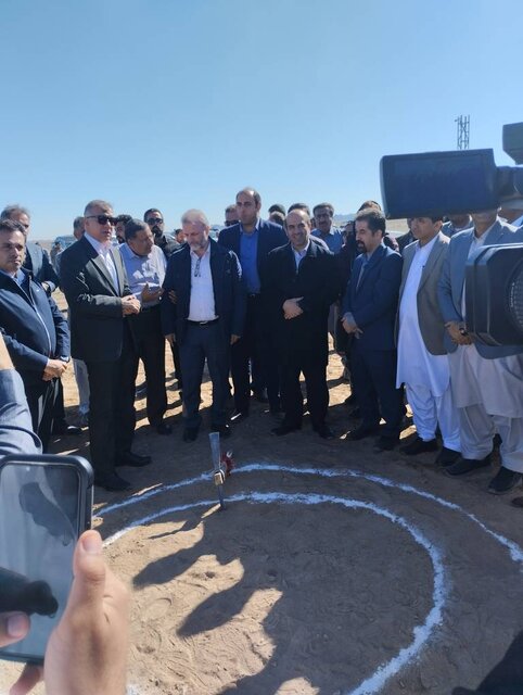 آغاز عملیات اجرایی دو نیروگاه خورشیدی در شرقی‌ترین نقطه کشور