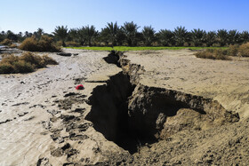 پدیده فرونشست در اثر بارش شدید باران و وقوع سیلاب در روستای هور از روستاهای پایین دست شهرستان فاریاب استان کرمان
