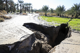 پدیده فرونشست در اثر بارش شدید باران و وقوع سیلاب در روستای هور از روستاهای پایین دست شهرستان فاریاب استان کرمان