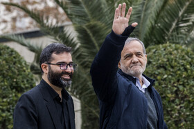 مسعود پزشکیان، رئیس جمهور و اسماعیل سقاب اصفهانی، معاون رییس‌جمهوری و رییس سازمان بهینه‌سازی و مدیریت راهبردی انرژی در حاشیه جلسه هیات دولت - ۳ دی