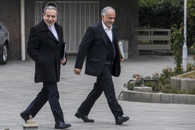 سید عباس عراقچی، وزیر امور خارجه و غلامرضا نوری قزلجه، وزیر جهادکشاورزی در حاشیه جلسه هیات دولت - ۳ دی