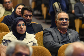 غلامرضا کرباسی، رئیس جهاد دانشگاهی واحد اصفهان و الهام قاسمی، سرپرست معاونت پژوهشی جهاد دانشگاهی واحد اصفهان در آیین تجلیل از پژوهشگران برتر استان اصفهان