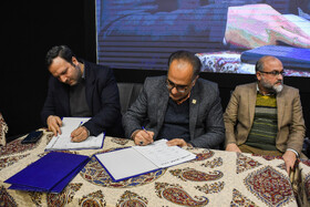 ابوذر پورمدنی، رئیس جهاد دانشگاهی صنعتی اصفهان، غلامرضا کرباسی، رئیس جهاد دانشگاهی واحد اصفهان در  آیین تجلیل از پژوهشگران برتر استان اصفهان و مصطفی نباتی‌نژاد، عضو شورای شهر اصفهان در آیین تجلیل از پژوهشگران برتر استان اصفهان