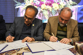 ابوذر پورمدنی، رئیس جهاد دانشگاهی صنعتی اصفهان و غلامرضا کرباسی، رئیس جهاد دانشگاهی واحد اصفهان در  آیین تجلیل از پژوهشگران برتر استان اصفهان