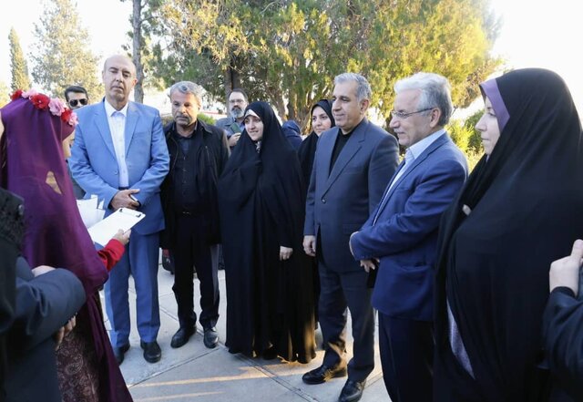 معاون رئیس جمهور در امور زنان و خانواده وارد شیراز شد