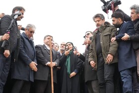 اتمام عملیات ریل‌گذاری راه‌آهن اردبیل-میانه با حضور وزیر راه و شهرسازی