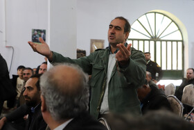 درخواست های مردم در جلسه شورای اداری بخش فیروزآباد که با حضور منوچهر حبیبی استاندار کرمانشاه و فضل اله رنجبر و محمد رشیدی نمایندگان مجلس برگزار شد