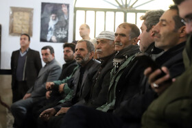 حضور مردم در جلسه شورای اداری بخش فیروزآباد که با حضور منوچهر حبیبی استاندار کرمانشاه و فضل اله رنجبر و محمد رشیدی نمایندگان مجلس برگزار شد