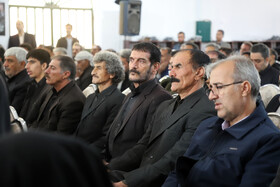 حضور مردم در جلسه شورای اداری بخش فیروزآباد که با حضور منوچهر حبیبی استاندار کرمانشاه و فضل اله رنجبر و محمد رشیدی نمایندگان مجلس برگزار شد