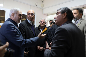 بازدید منوچهر حبیبی  استاندار کرمانشاه و فضل اله رنجبر و محمد رشیدی نمایندگان مجلس از یک مرکز دانش بنیان کشاورزی در بخش فیروزآباد