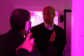 بازدید منوچهر حبیبی استاندار کرمانشاه و نمایندگان مجلس از یک مرکز دانش بنیان کشاورزی در بخش فیروزآباد