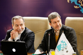 سیدعباس عراقچی، وزیر امور خارجه و مهدی جمالی‌نژاد، استاندار اصفهان در آیین افتتاح نمایشگاه تخصصی فناوری‌های سبز و انرژی پاک با حضور سید عباس عراقچی، وزیر امور خارجه 